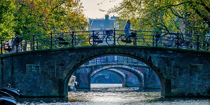 Viking Amsterdam_Canal_Bridge_Bicycles_6807_700x350_tcm21-119849